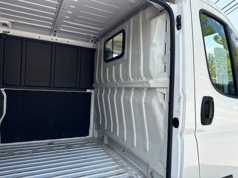 Used 2025 RAM ProMaster 2500 w/ Convenience Group FWD image 14