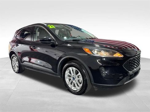 Used 2021 Ford Escape SE image 3