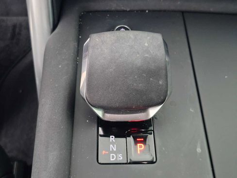 Used 2025 Land Rover Discovery S AWD/4WD image 30
