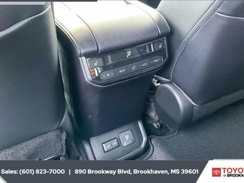 Used 2022 Toyota Highlander Platinum image 25