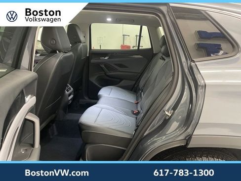 New 2025 Volkswagen Tiguan SE image 8