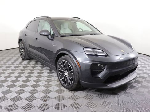 Used 2024 Porsche Macan 4 Electric image 7