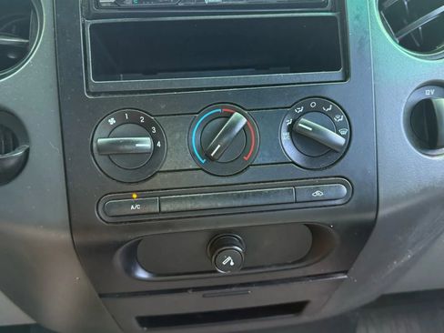 Used 2005 Ford F150 XLT image 12