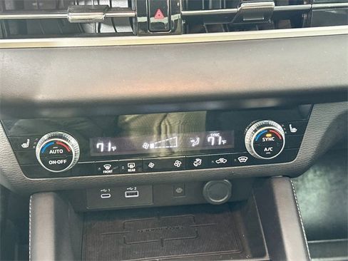 Used 2023 Mitsubishi Outlander SEL image 15