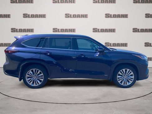 Used 2026 Toyota Highlander Platinum AWD/4WD image 2