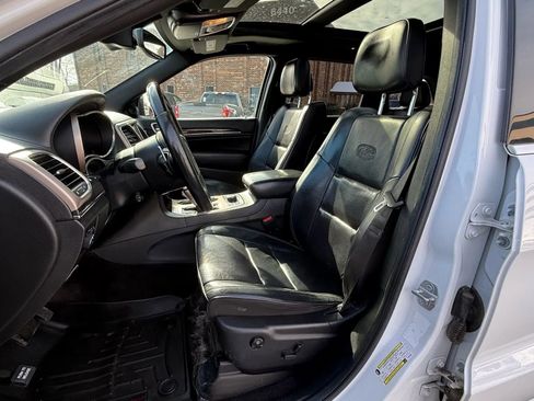 Used 2017 Jeep Grand Cherokee Overland w/ Jeep Active Safety Group image 2