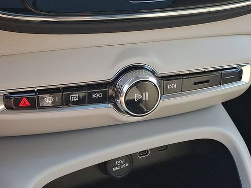 Certified 2024 Volvo XC40 B5 Plus w/ Protection Package Premier AWD/4WD image 18