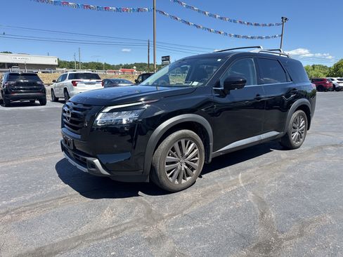 Used 2023 Nissan Pathfinder SL w/ SL Premium Package AWD/4WD image 8