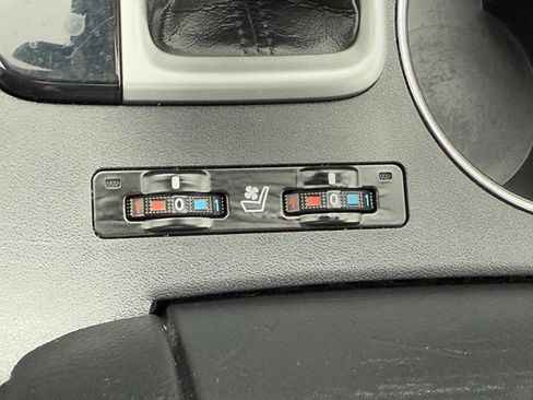 Used 2019 Toyota Highlander Limited image 23