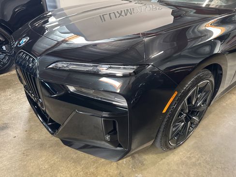 Used 2025 BMW i7 xDrive60 w/ Executive Package image 11