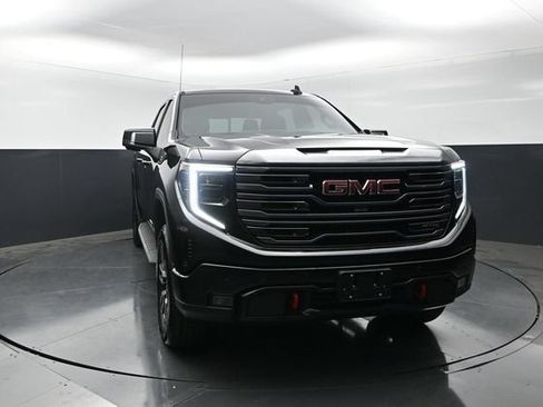 Used 2024 GMC Sierra 1500 AT4 w/ Technology Package AWD/4WD image 5