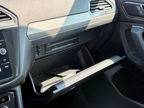 Used 2018 Volkswagen Tiguan SEL AWD/4WD image 26
