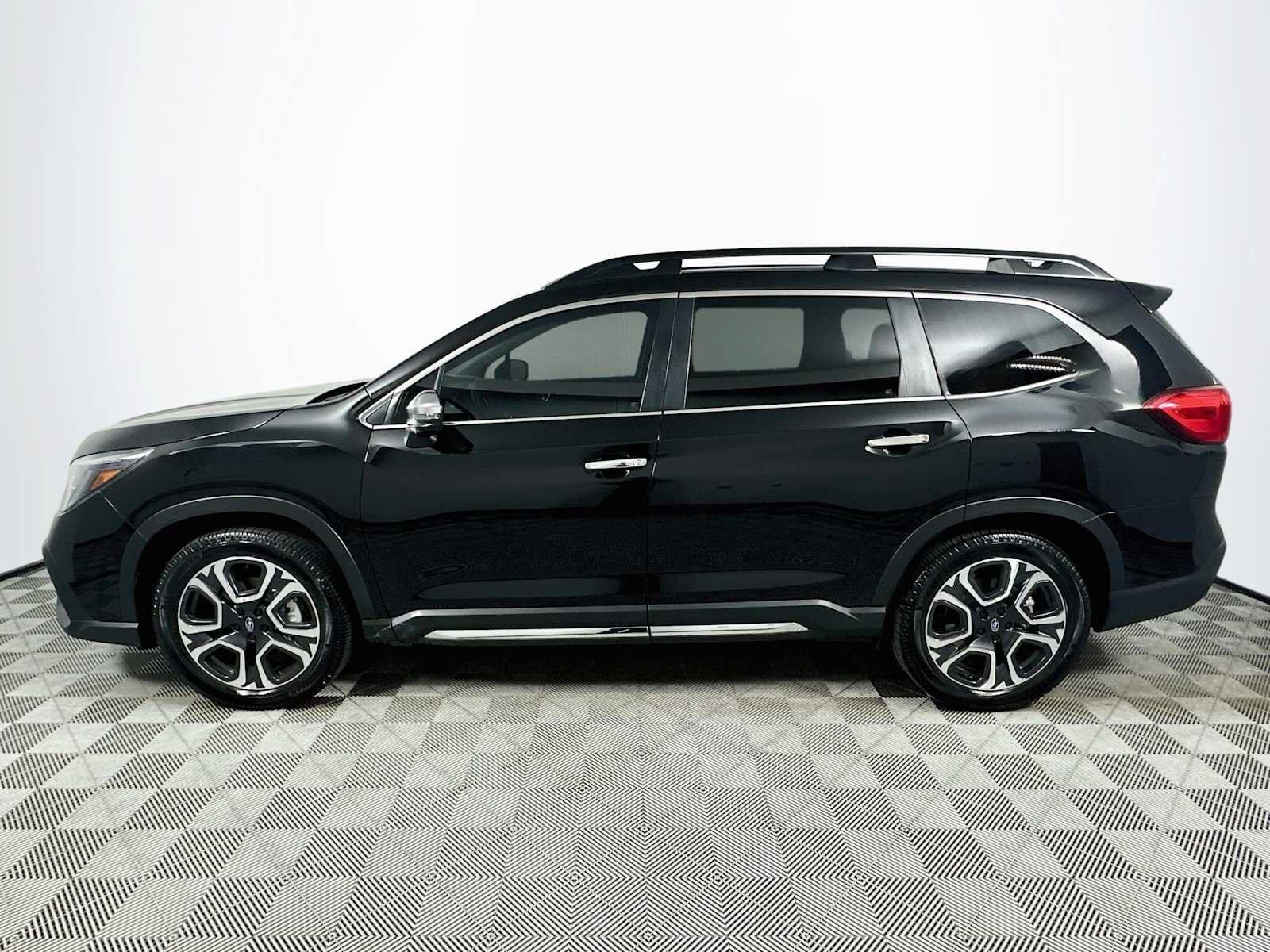 Used 2023 Subaru Ascent Touring AWD/4WD image 4