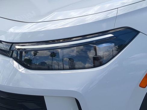 Certified 2025 Volkswagen Tiguan SE AWD/4WD image 7
