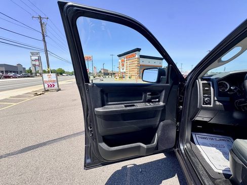 Used 2016 RAM 1500 Express AWD/4WD image 18