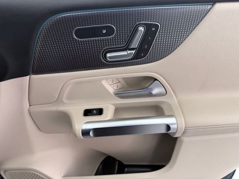 Used 2023 Mercedes-Benz GLB 250 image 23