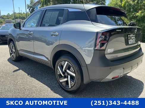 Used 2025 Nissan Kicks SV FWD image 3