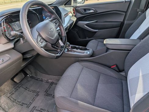 Used 2024 Chevrolet Trax RS w/ Sunroof Package image 11