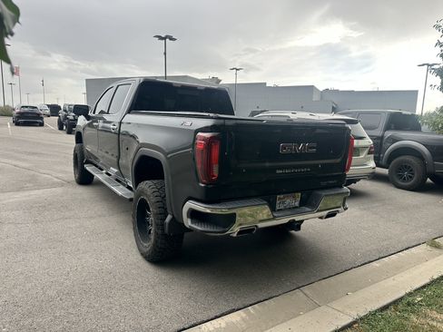 Used 2021 GMC Sierra 1500 SLT w/ SLT Premium Plus Package AWD/4WD image 4