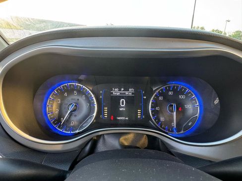 Used 2018 Chrysler Pacifica Touring Plus w/ S Appearance Package FWD image 19