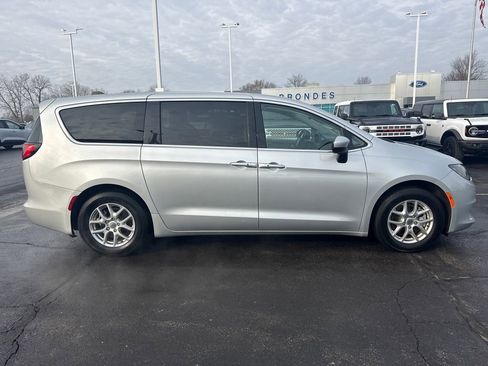 Used 2023 Chrysler Voyager LX image 6