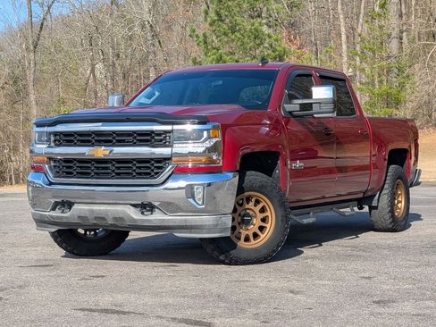 Used 2018 Chevrolet Silverado 1500 LT w/ Texas Edition image 4