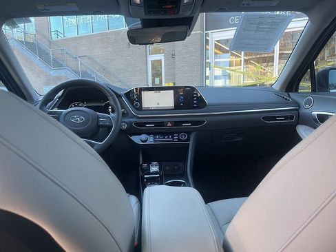 Used 2023 Hyundai Sonata Limited w/ Preferred Accessory Package image 6