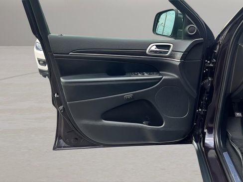 Used 2021 Jeep Grand Cherokee Limited image 18