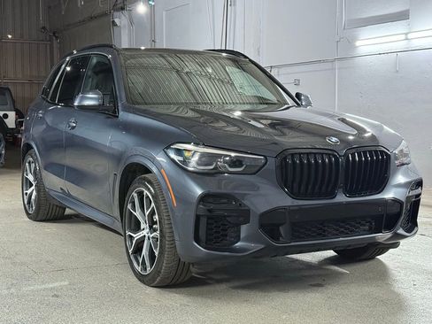 Used 2022 BMW X5 xDrive40i w/ M Sport Package image 3