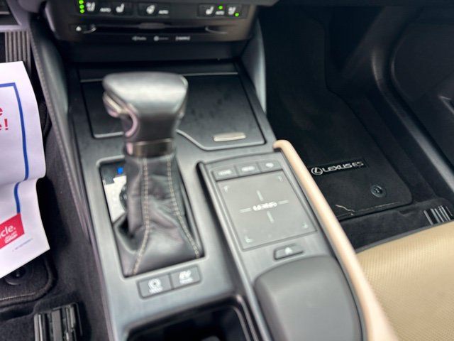 Used 2020 Lexus ES 300h w/ Premium Package FWD image 11