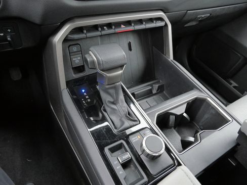 Used 2025 Toyota Tundra Limited image 25