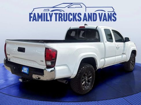 Used 2020 Toyota Tacoma SR5 AWD/4WD image 5
