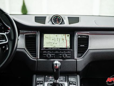 Used 2015 Porsche Macan Turbo image 17