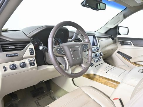 Used 2017 GMC Yukon Denali image 24