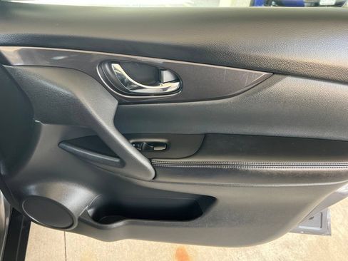 Used 2018 Nissan Rogue SV w/ Sun & Sound Touring Package AWD/4WD image 23