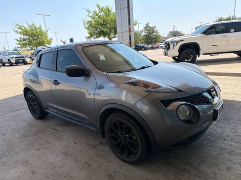 Used 2015 Nissan Juke S FWD image 20