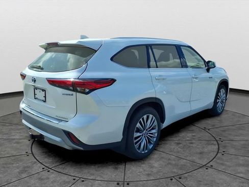 Used 2021 Toyota Highlander Platinum AWD/4WD image 4
