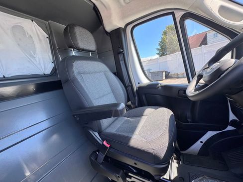 Used 2025 RAM ProMaster 2500 w/ Convenience Group FWD image 21
