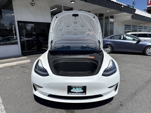 Used 2018 Tesla Model 3 Long Range RWD image 9
