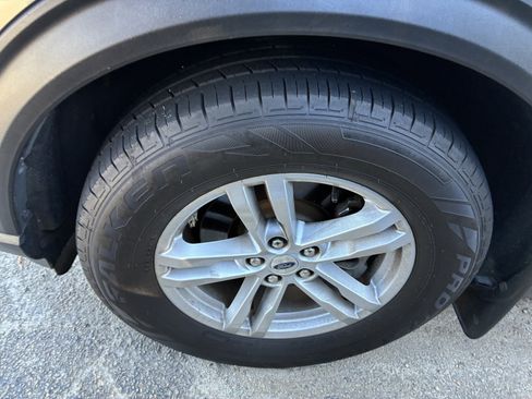 Used 2020 Ford Explorer XLT w/ Equipment Group 202A RWD image 5