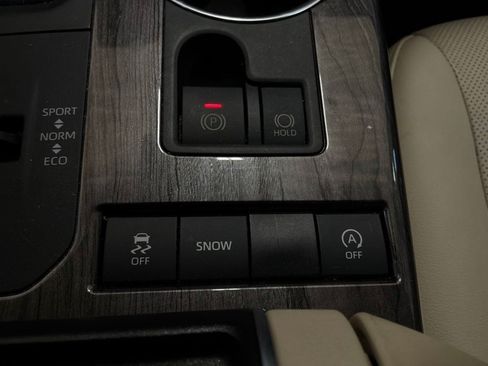 Used 2020 Toyota Highlander Limited FWD image 32