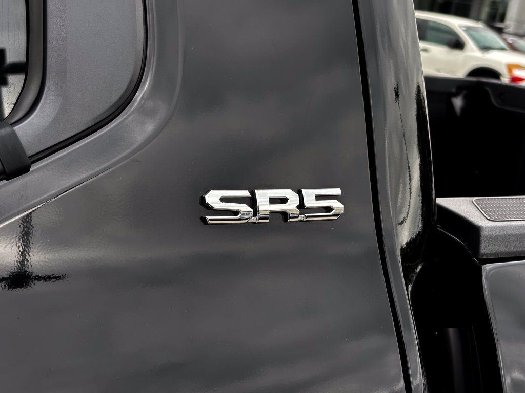 Certified 2025 Toyota Tacoma SR5 AWD/4WD image 15