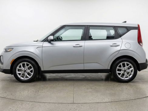 Used 2025 Kia Soul LX w/ LX Technology Package FWD image 4