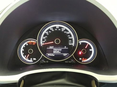 Used 2018 Volkswagen Beetle 2.0T SE FWD image 13