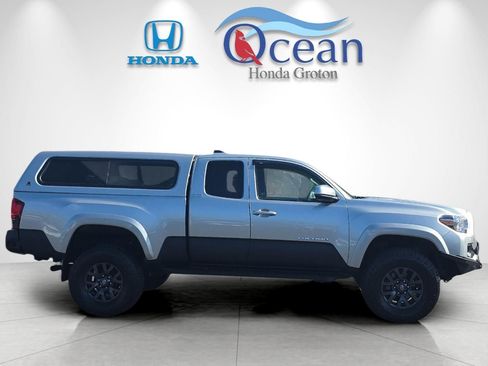 Used 2022 Toyota Tacoma SR5 AWD/4WD image 2
