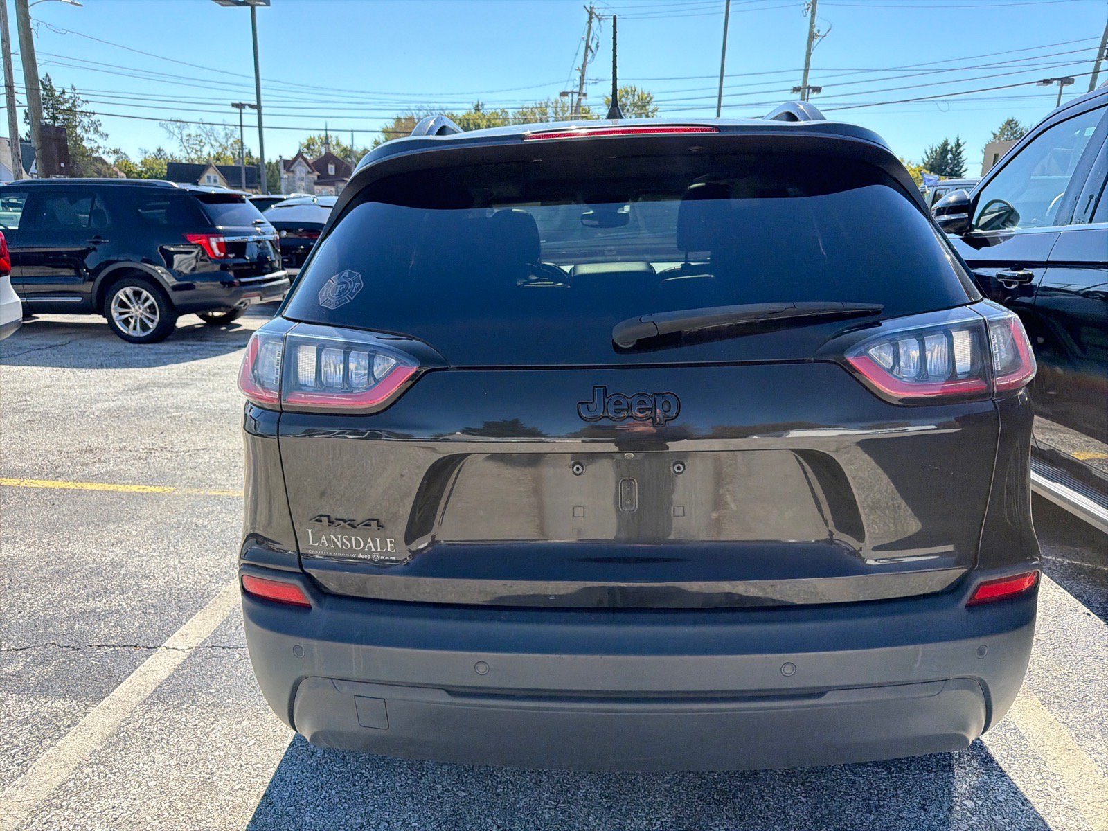 Used 2019 Jeep Cherokee Latitude Plus AWD/4WD image 5