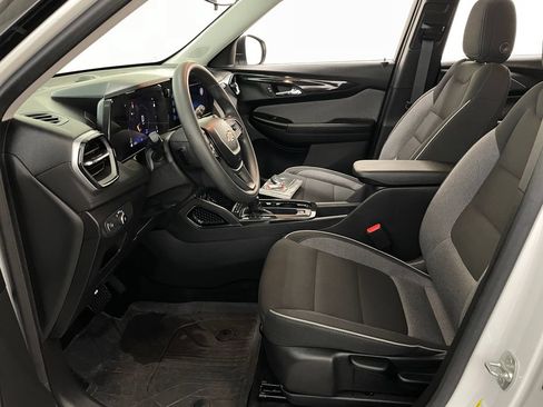 Used 2024 Chevrolet TrailBlazer LS w/ LS Convenience Package FWD image 7