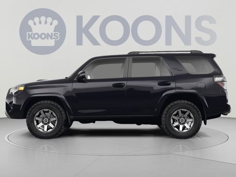Used 2023 Toyota 4Runner TRD Off-Road Premium w/ Moonroof Package AWD/4WD image 2