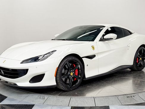 Used 2020 Ferrari Portofino RWD image 32