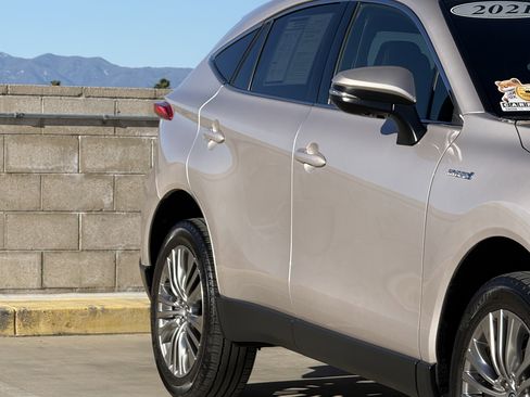 Used 2021 Toyota Venza Limited image 5